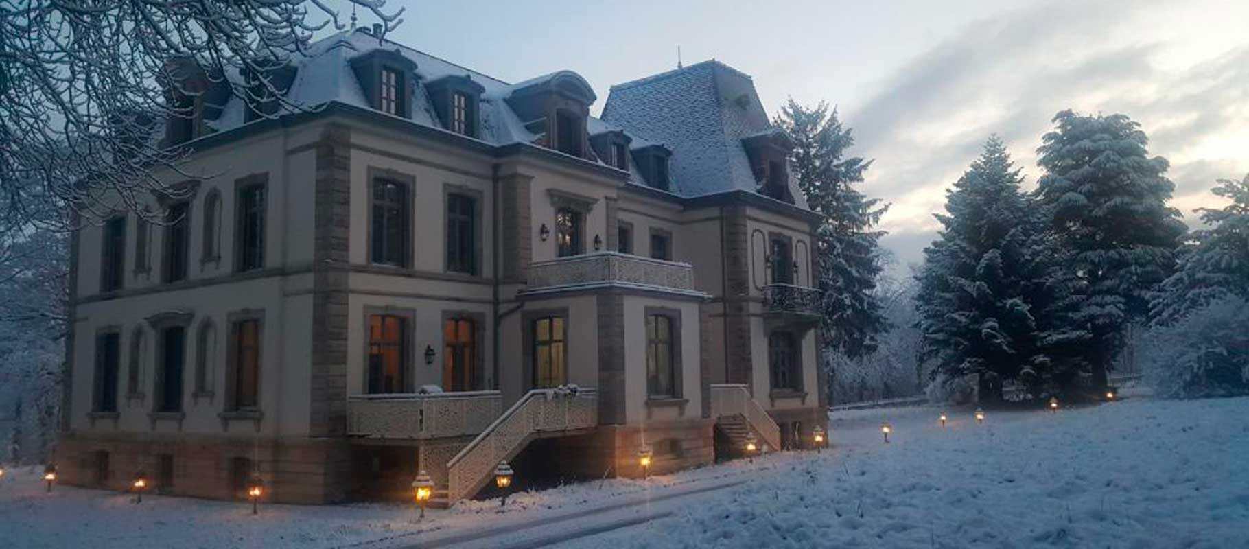 Foto mit Chateau Fernand Japy im Wintermorgen