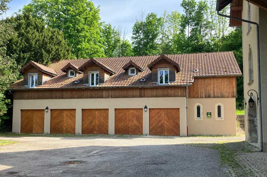 Garage to the Apartments